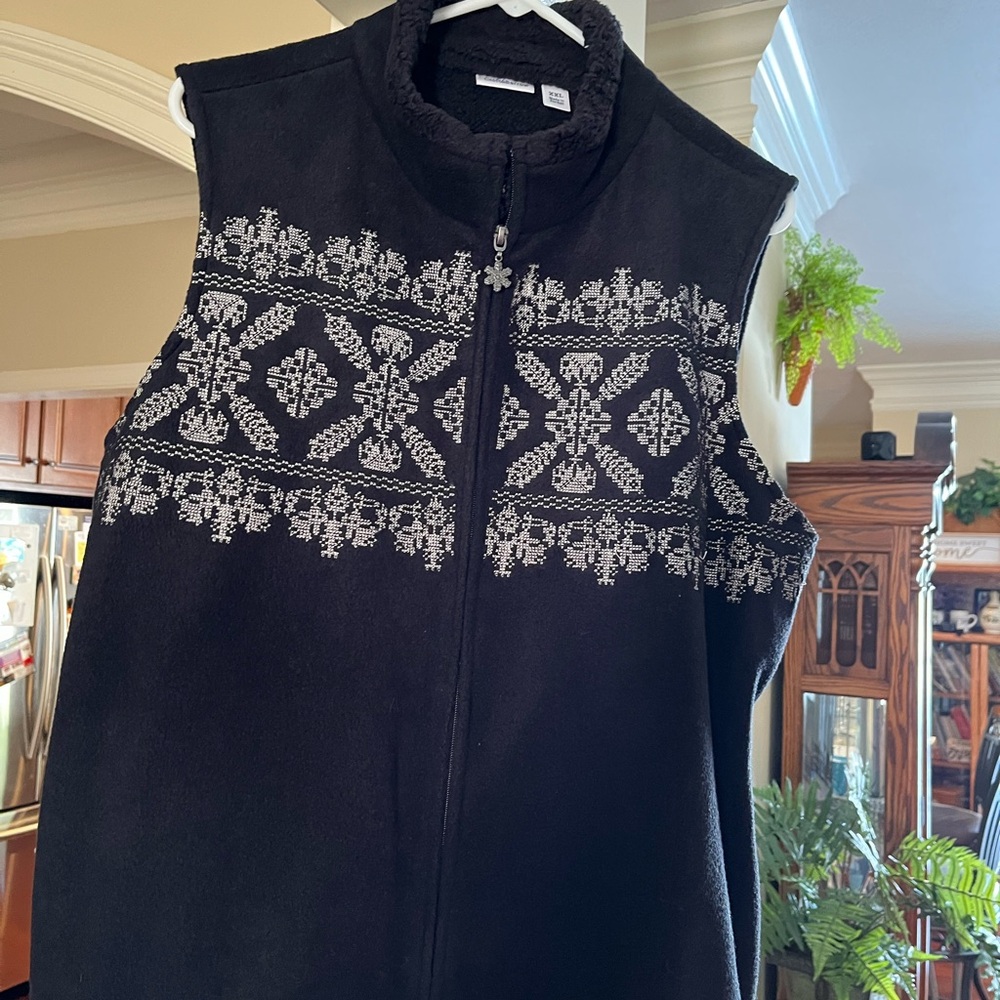 Croft & Barrow Black and White Vest